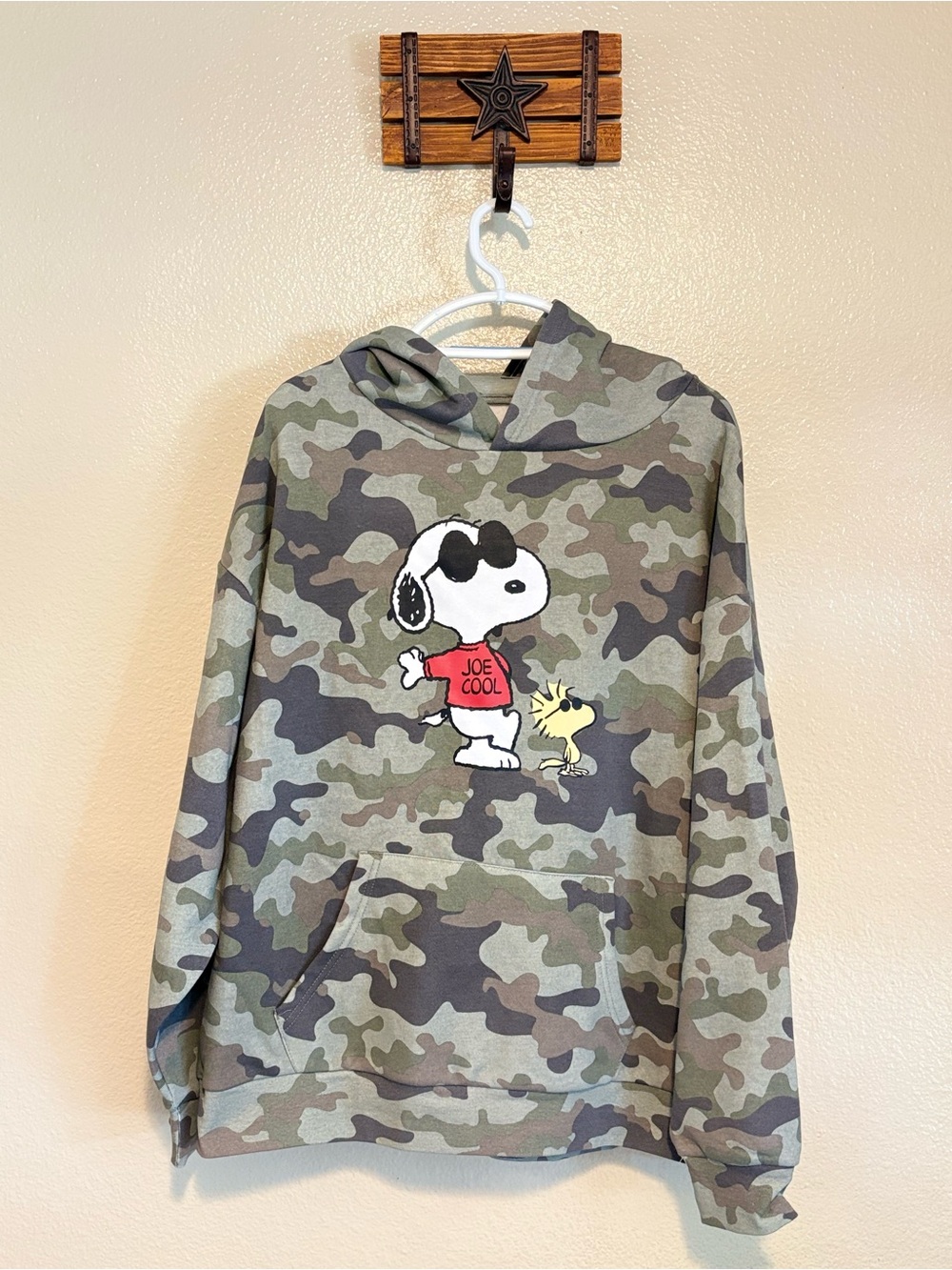 NWT Peanuts Joe Cool Snoopy Woodstock Camo Graphic Fleece Hoodie Unisex Medium